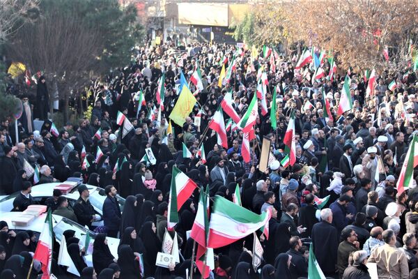 جلوه‌های حضور نوجوانان در راهپیمایی 22 دی مردم قم