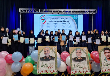 تقدیر از ۳۶۰ دانش‌آموز ممتاز علمی شاهد و ایثارگر شیراز