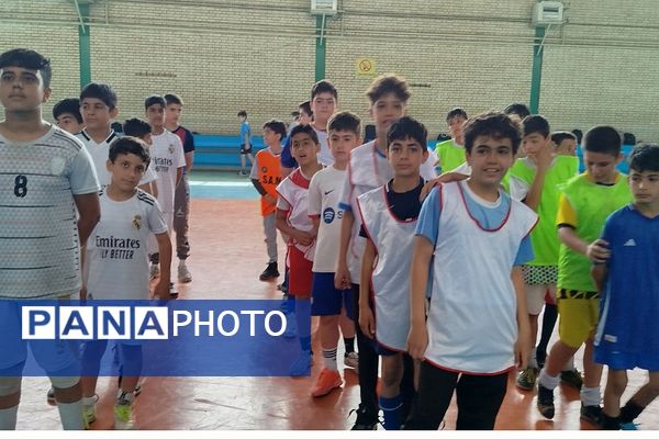 برگزاری مسابقات فوتسال دانش‌آموزان پسر منطقه کهریزک