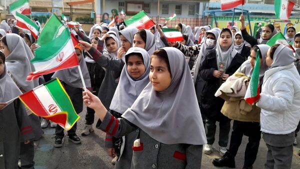 جشنی به رنگ پرچم ایران در دبستان نیایش 