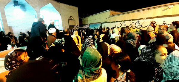مراسم اعتکاف مادر دختری در مسجد صاحب الزمان آشخانه