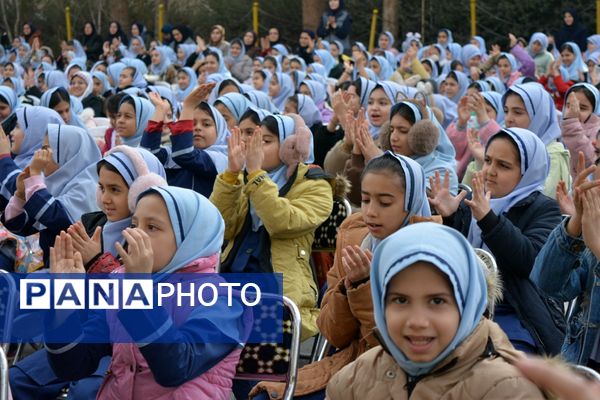 حضور خادمان رضوی در مدرسه قدر بهارستان‌دو