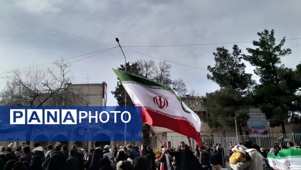 حضور افشار مختلف مردم نیشابور در راهپیمایی ۲۲ بهمن 