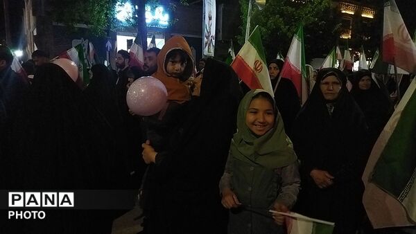 دختران نیشابوری در صف اول تجمعات-۲