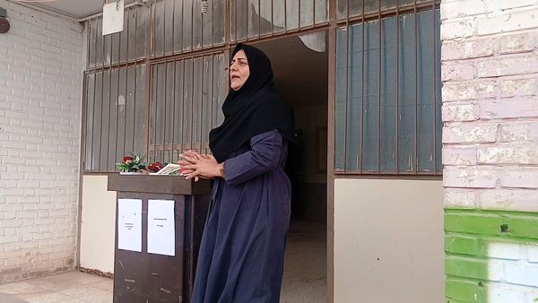 زنگ مهر در مدرسه زکیه برآباد به صدا درآمد