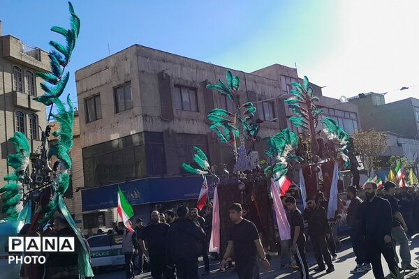 حضور اقشار مختلف مردم تهران در اربعین رهبر شهید انقلاب اسلامی 