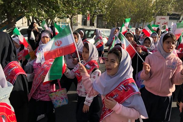 اجتماع عظیم دانش آموزان ناحیه دو شهرری به مناسبت یوم الله ۱۳ آبان در میدان نماز
