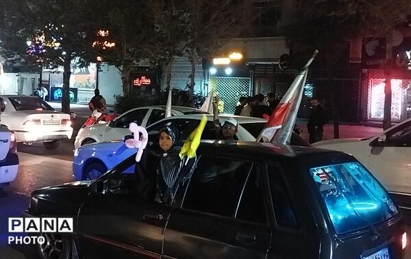 حضور دهه نودی ها در رژه ماشینی بلوار فضل نیشابور 