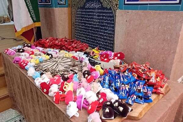 آیین نواختن زنگ دانایی در دبستان آیت‌الله خامنه‌ای در اسلامشهر