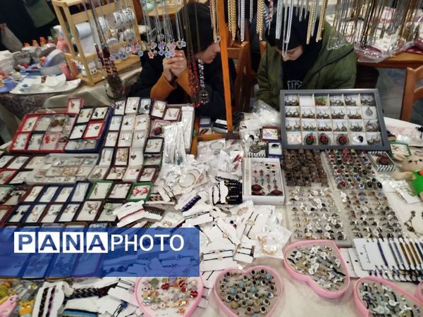 برگزاری نمایشگاه نوروزی ارغوان در فاروج