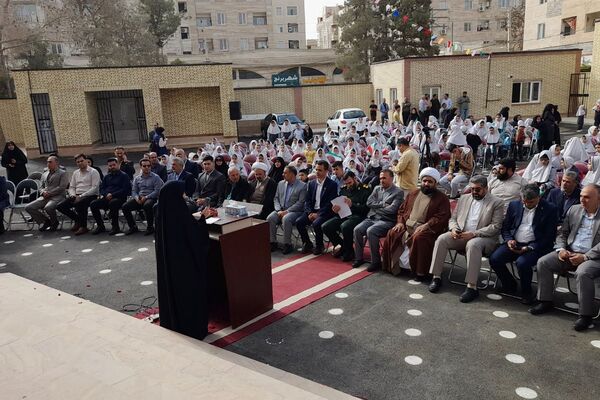 طلوع علم در مدرسه روشنگر با نغمه زنگ مهر