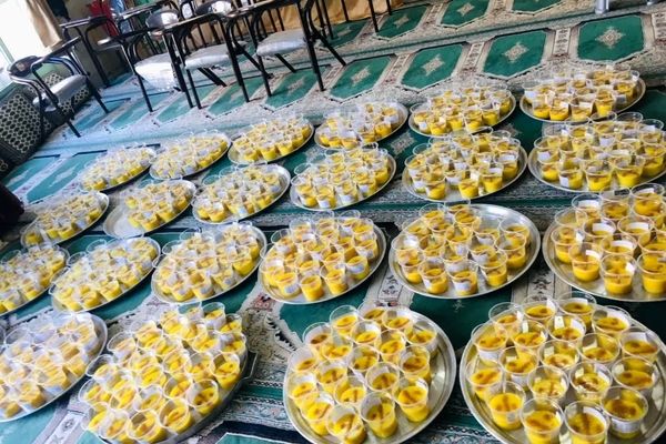 پخت شله‌زرد نذری با یاد ضامن آهو در قائمشهر