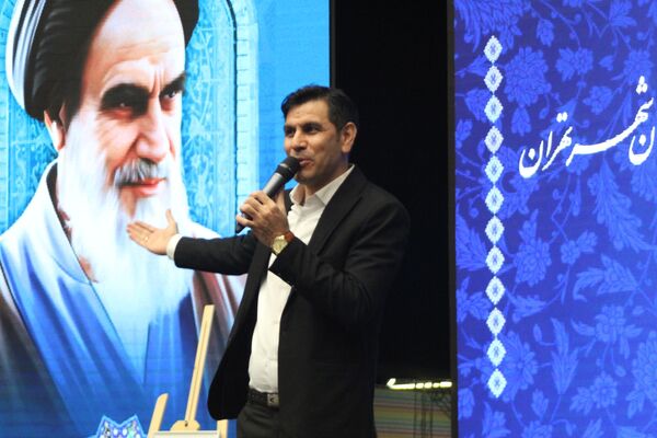آیین تجلیل از برگزیدگان چهل و دومین دوره مسابقات فرهنگی و هنری دانش‌آموزان شهر تهران