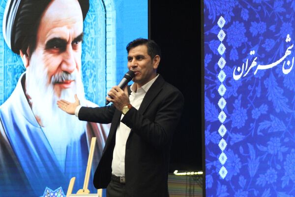 آیین تجلیل از برگزیدگان چهل و دومین دوره مسابقات فرهنگی و هنری دانش‌آموزان شهر تهران