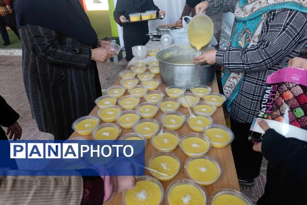 پخت شله زرد نذری در دبیرستان شاهد شهید قاسم سلیمانی