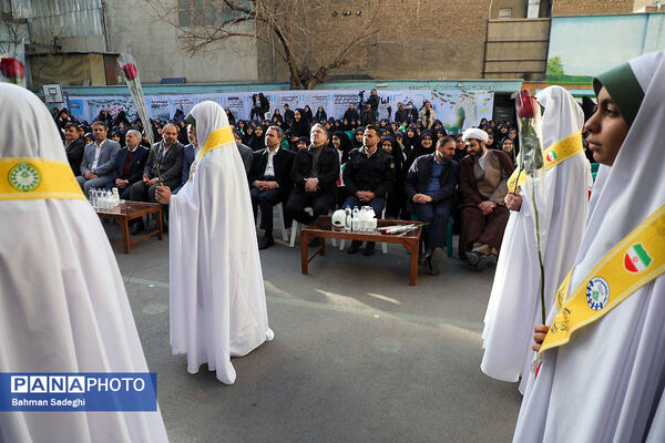 آیین نواختن گلبانگ انقلاب اسلامی با حضور وزیر آموزش و پرورش