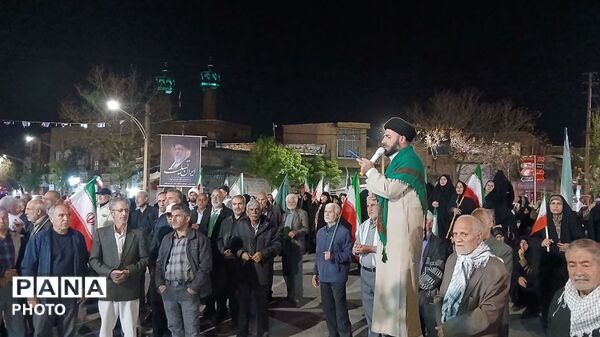 همبستگی در صف اول از راهپیمایی‌های شبانه تا پاسداشت روز معلم