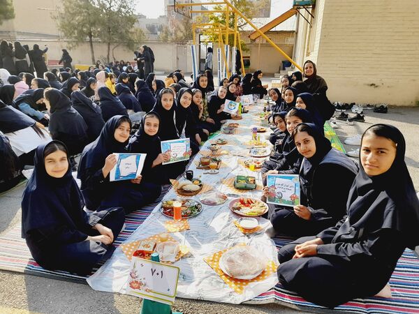 جشنواره صبحانه سالم در دبیرستان علی افشارنژاد ناحیه۶ مشهد
