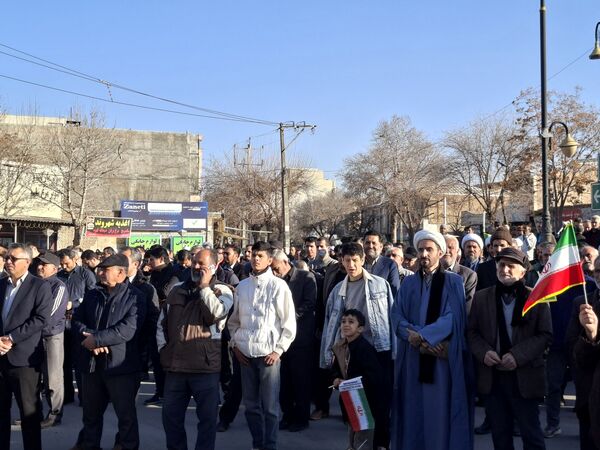 اجتماع بزرگ مردم شهرستان سملقان در محکومیت ناآرامی‌های اخیر