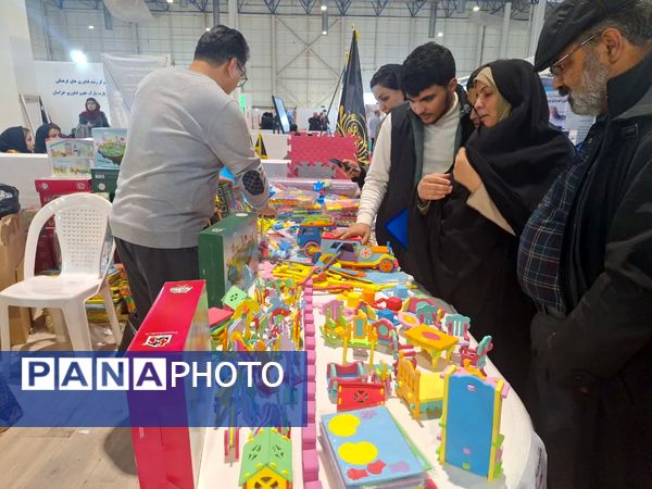 روز سوم از نمایشگاه پژوهش و فناوری در مشهد