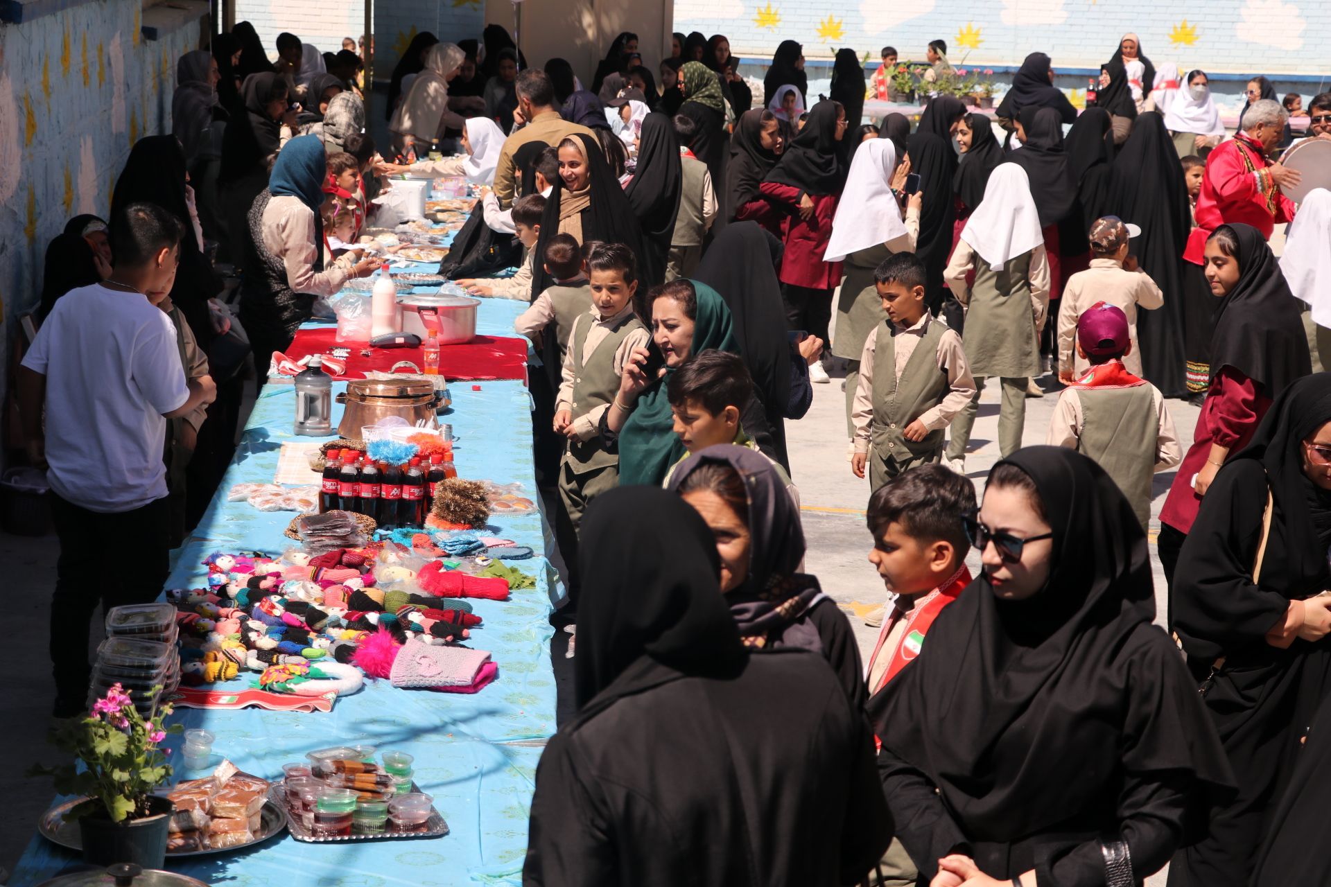 برپایی بازارچه تمام تشکلاتی در دبستان شهید ناصری