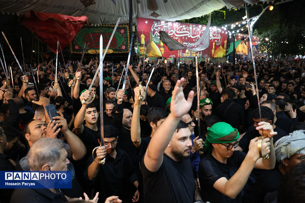 عزاداری شب عاشورا در محله دولت آباد تهران