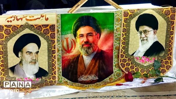 اجتماع بزرگ دختران جان فدای ایران وزنجیره دختران شقایق های دنا 