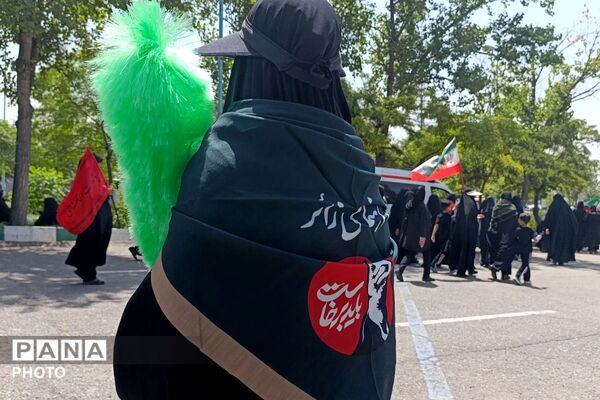 جمعیت بی‌شمار در صحن‌ های مصلی؛ آخرین لحظات وداع با رهبر