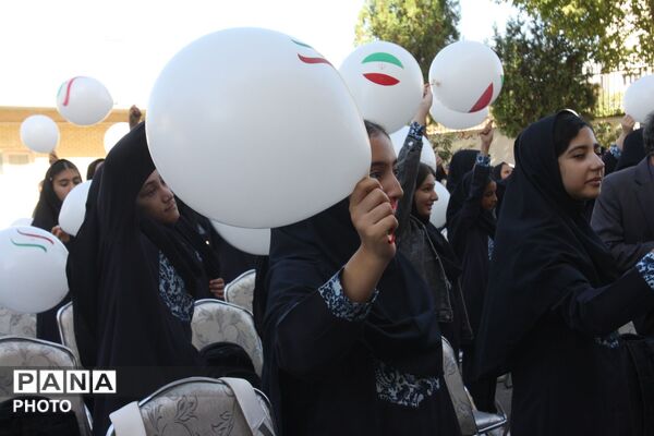 برگزاری جشن جوانه‌ها در مدرسه مهدیه زنجان با حضور مسئولان استانی