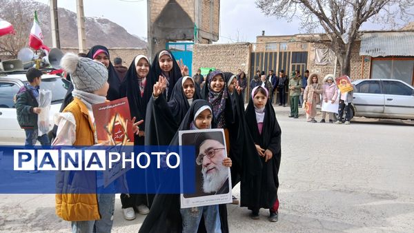 حضور پرشور اهالی روستای سرتشنیز در راهپیمایی ۲۲بهمن