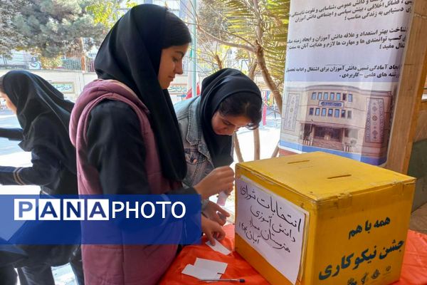 جوانه های دموکراسی در قدس؛شور وهیجان دانش آموزان قدس در انتخابات شورای دانش آموزی