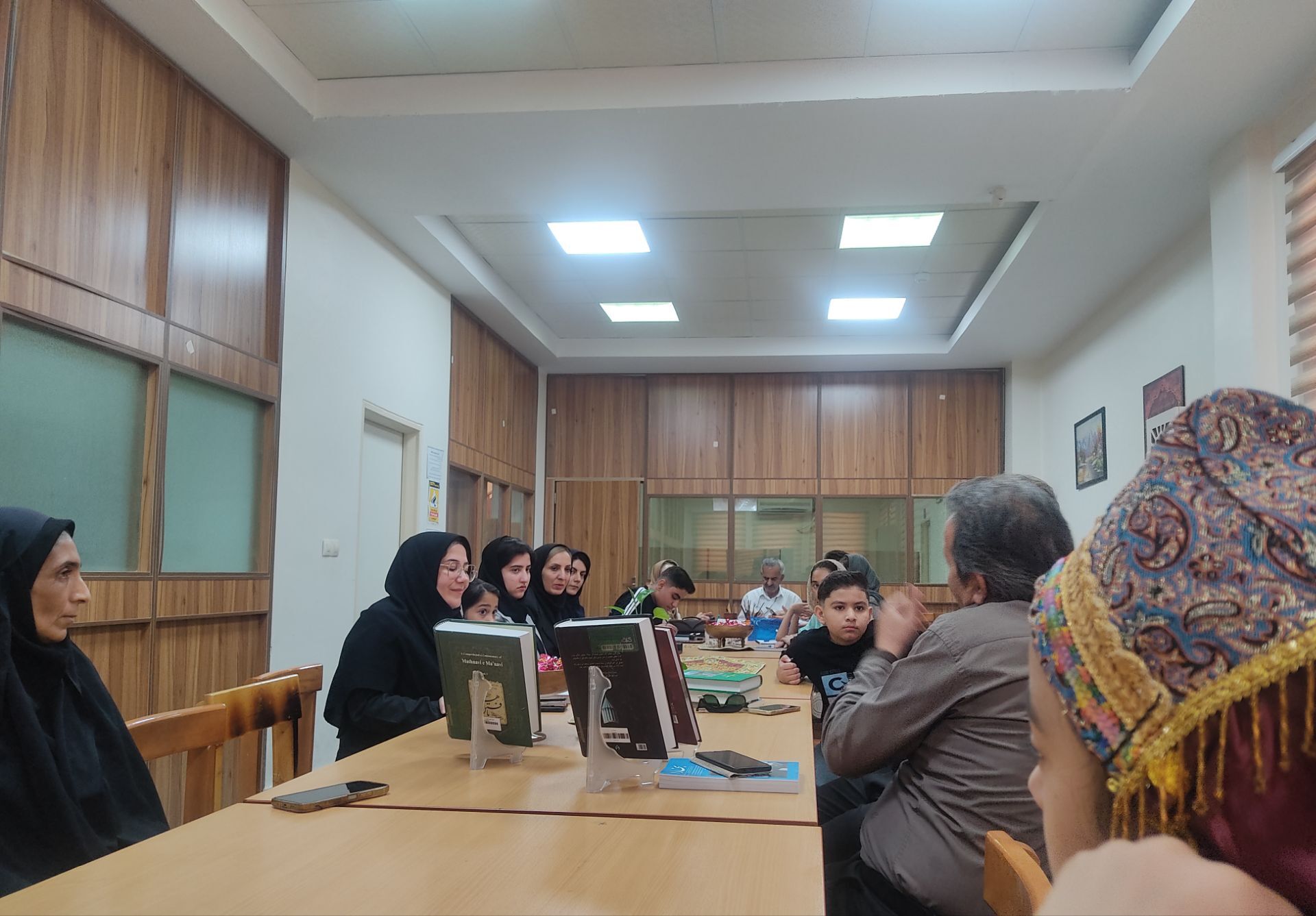 گردهمایی هنرمندان به مناسبت بزرگداشت استاد شهریار در شهرستان حاجی آباد