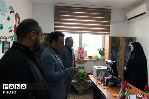 بازدید و عرض تبریک مدیر آموزش و پرورش ناحیه دو شهرری از کارکنان اداری