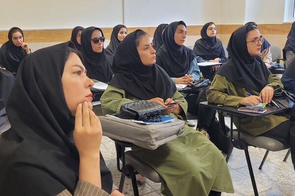 جلسه شورای معلمان دبیرستان نمونه دولتی ولایت