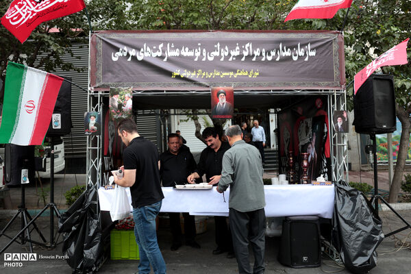 موکب وزارت آموزش و پرورش از از زائران و تشییع‌کنندگان پیکر رهبر شهید