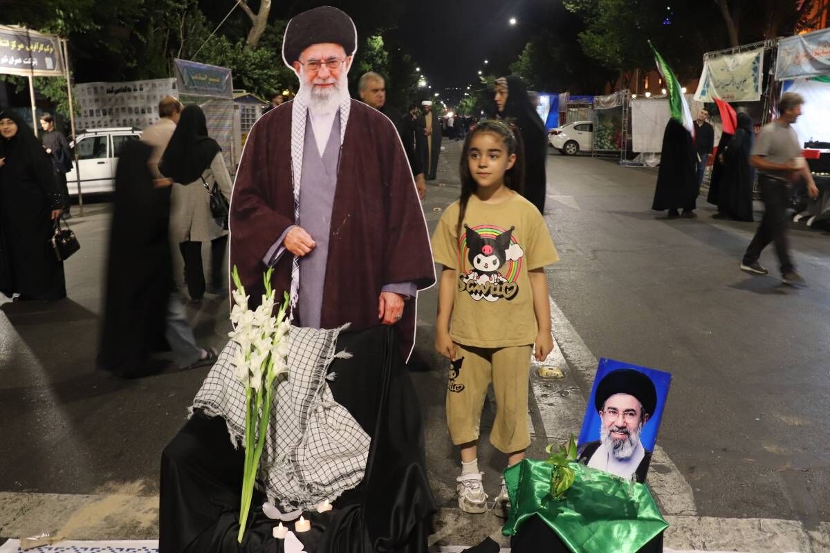 حضور مربیان، اولیا و دانش‌آموزان آموزش و پرورش ناحیه 2 تبریز در آیین سالگرد شهادت امام سجاد(ع)