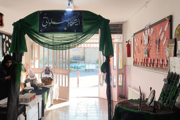 نمک‌گیر سفره مادر هستیم