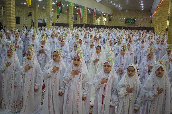 جشن تکلیف ۶۰۰دانش‌آموز دختر گتوندی