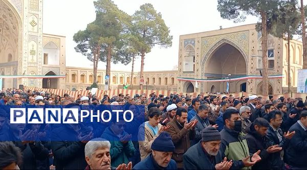 اقامه نماز پرفیض جمعه در سمنان