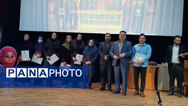 تقدیر از برگزیدگان جشنواره فرهنگی و هنری فردا در ساری 