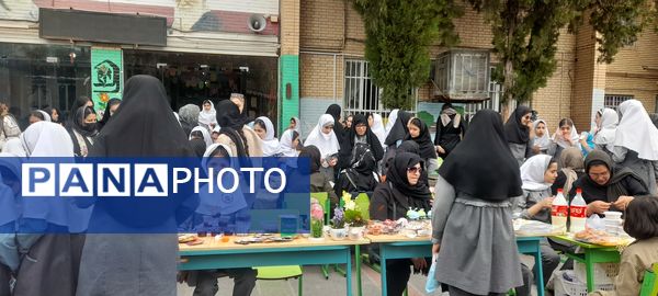 بازارچه کسب و کار دانش‌‍آموزان مدرسه حضرت رقیه(س)