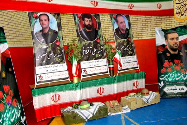 یادواره شهدای جنگ تحمیلی ۱۲ روزه در دبیرستان شاهد سالارشهیدان(ع)