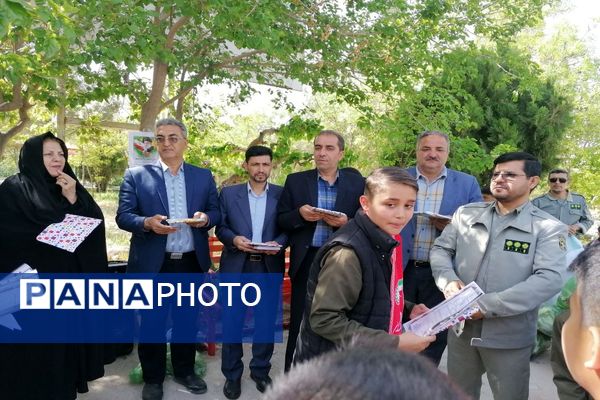 حضور دانش‌آموزان پیشتاز دبستان شهید شوشتری در کوهستان پارک شهرستان فاروج