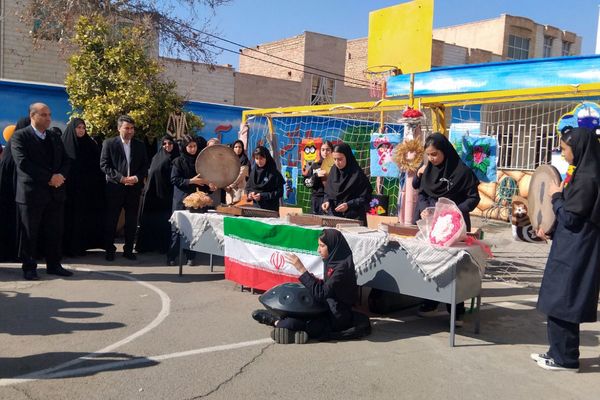 بازارچه کارآفرینی در دبیرستان حجاب