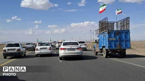 جلوه‌هایی از حرکت کاروان خودرویی بیعت با رهبر انقلاب در شهر کهک