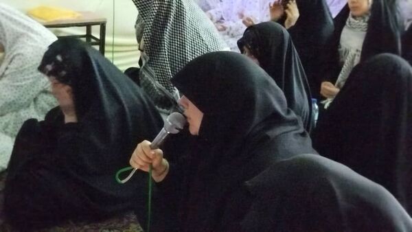 اعتکاف دانش‌آموزان دختر در مسجد امام حسین (ع) تبریز