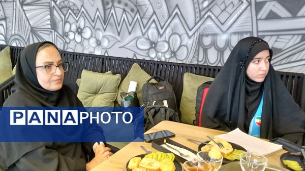 نشست فرماندار محمودآباد با اعضای شورای دانش‌آموزی 