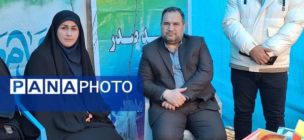 حضور گسترده و منسجم دانش آموزان و فرهنگیان منطقه ۱۰ در راهپیمایی ۲۲ بهمن ماه