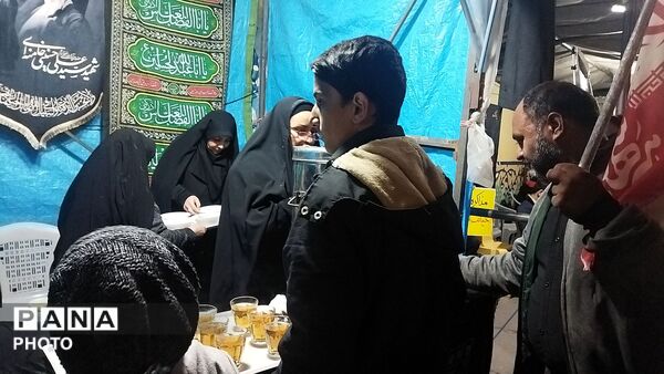 موکب ها در سراسر شهر نیشابور آماده خدمت رسانی هستند 