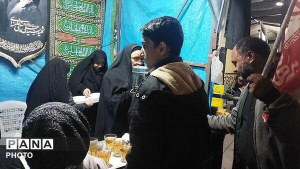 موکب ها در سراسر شهر نیشابور آماده خدمت رسانی هستند 